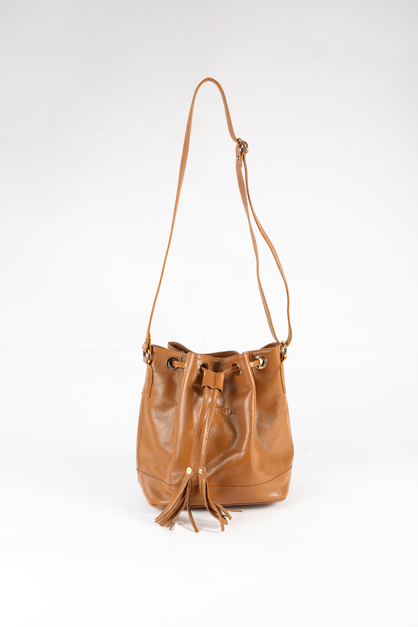 BUCKET (CAMEL)