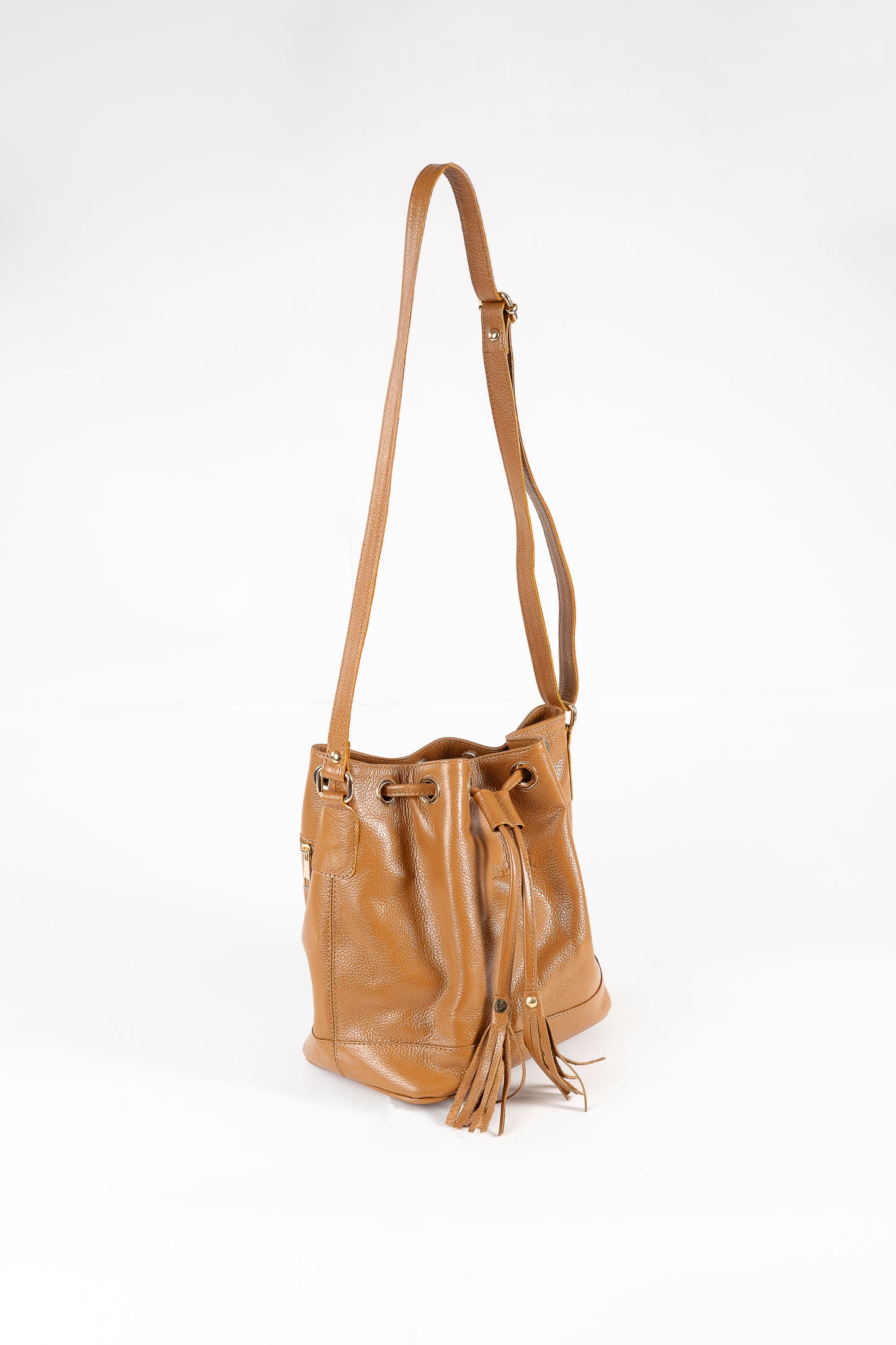 BUCKET (CAMEL)