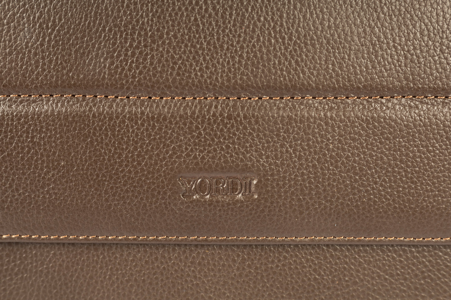 PORTA LAPTOP 17" (CAFÉ)